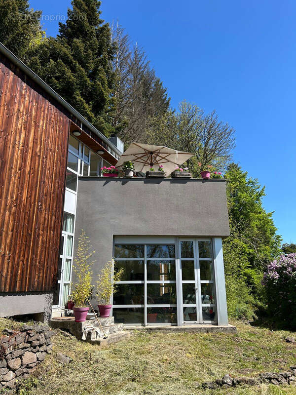 Maison à BESSE-ET-SAINT-ANASTAISE