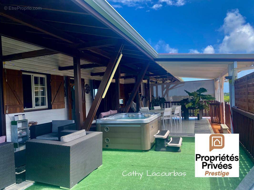 Maison à PETIT-BOURG