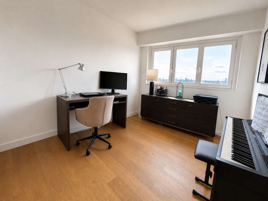 Appartement à COURBEVOIE