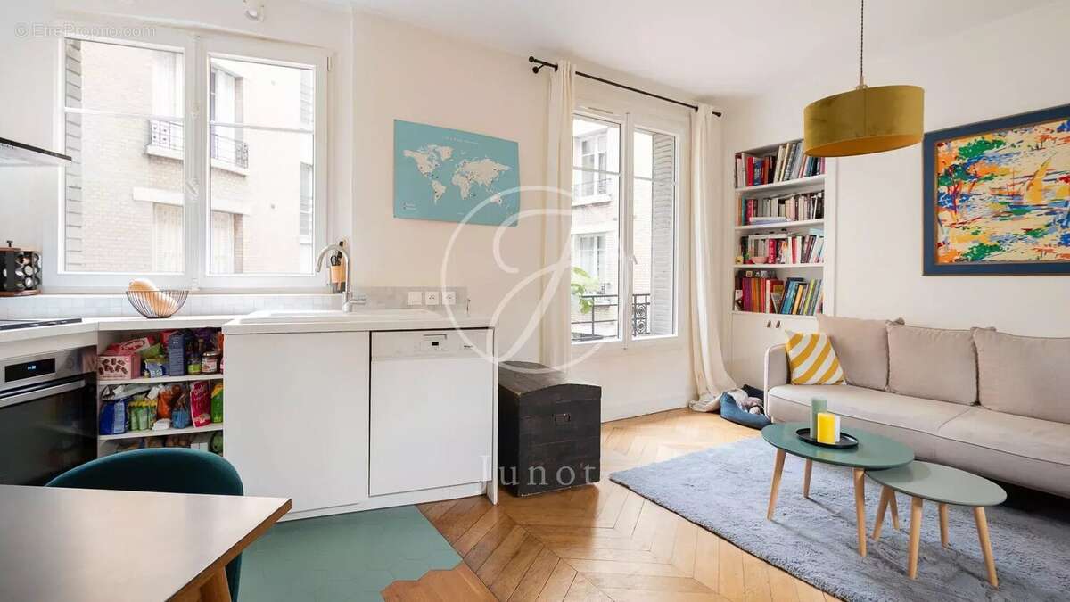Appartement à PARIS-16E