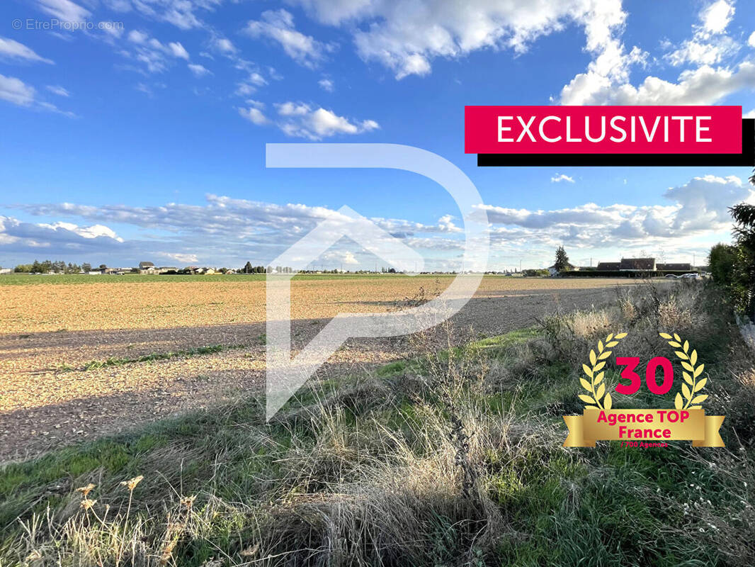 Terrain à CHERISY