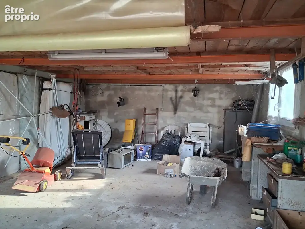 ECHILLAIS - Terrain à bâtir viabilisé avec un garage de 43 M² . - photo 6