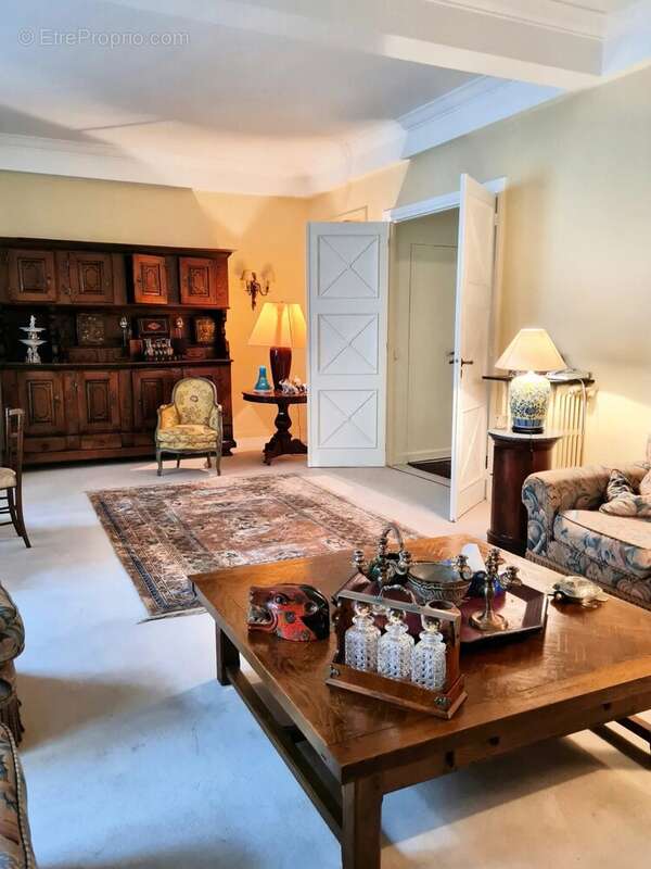 Appartement à NEUILLY-SUR-SEINE