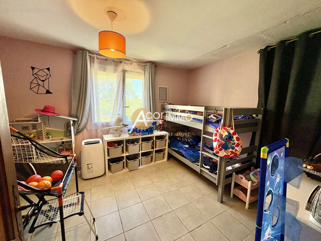 La Seyne, Grande maison d'habitation divisée en deux appartements au calme - photo 18