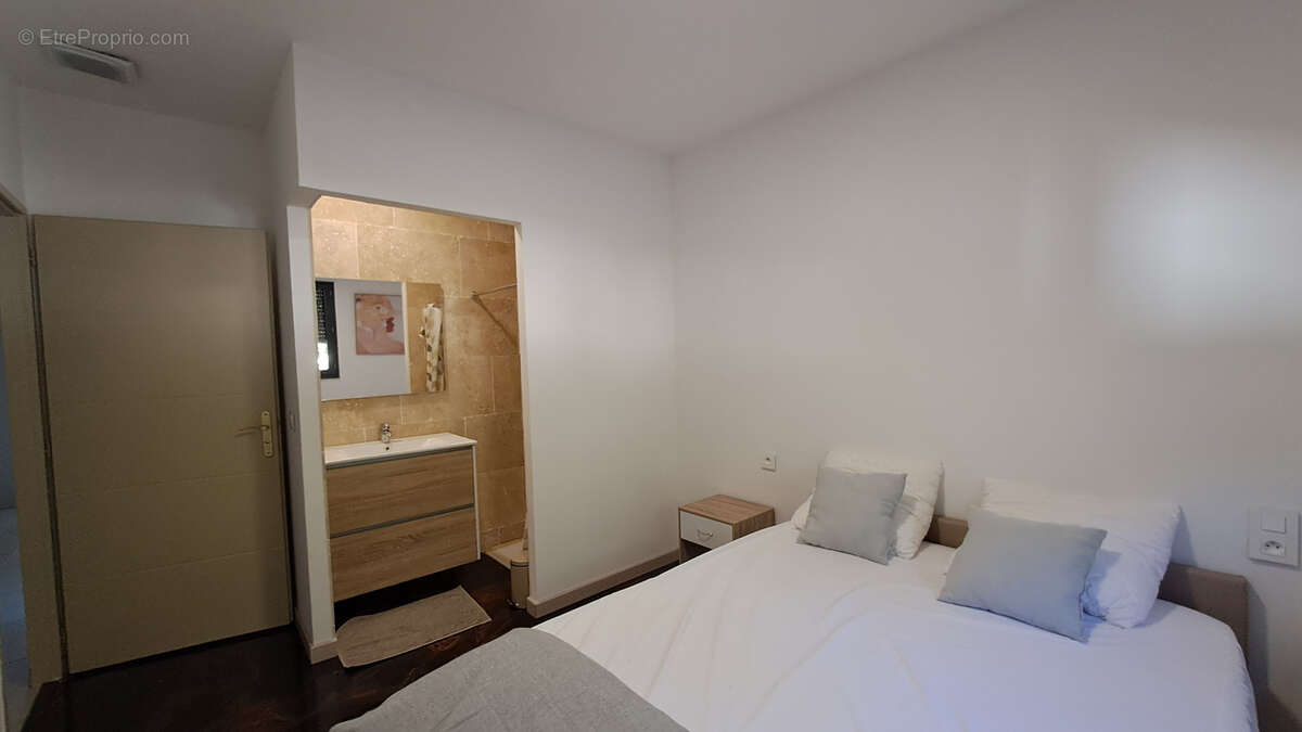 Maison à SAINTE-CECILE-LES-VIGNES