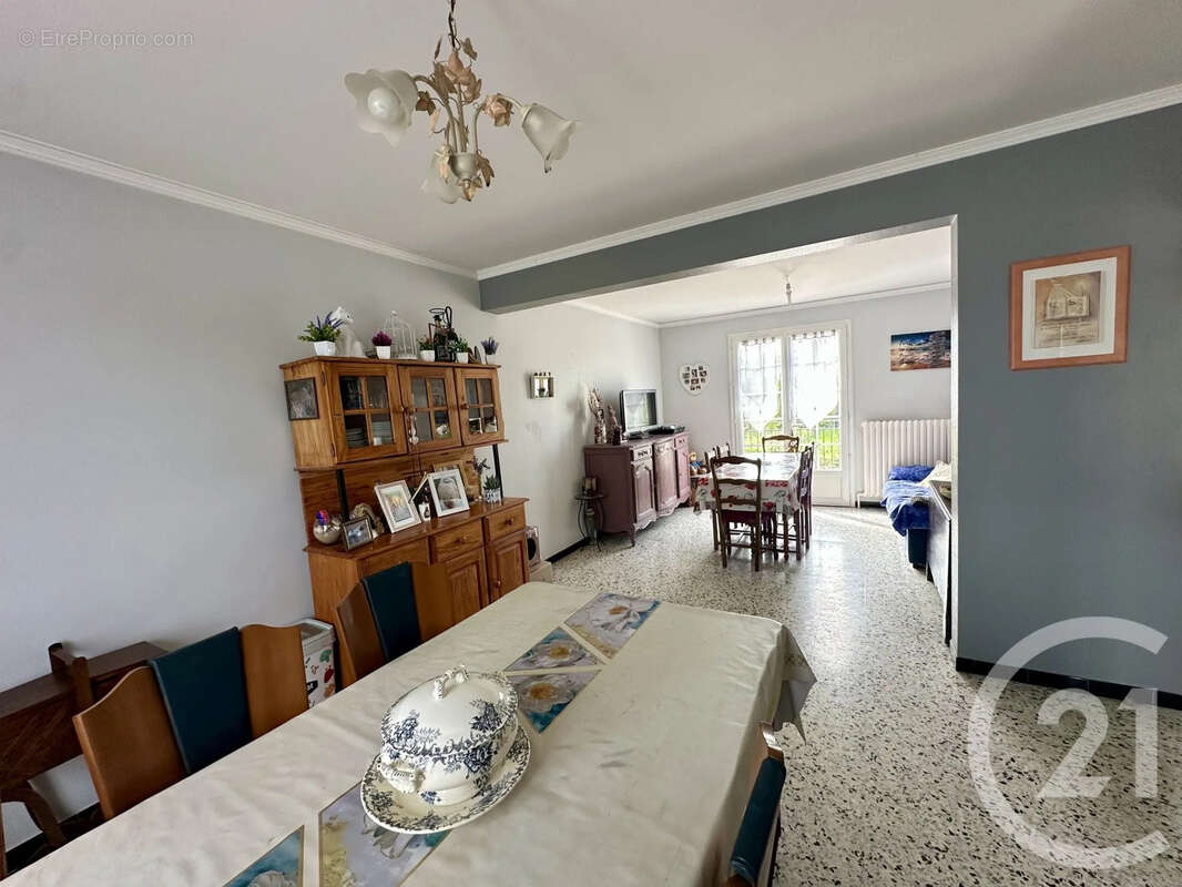 Maison à LA BAZOCHE-GOUET