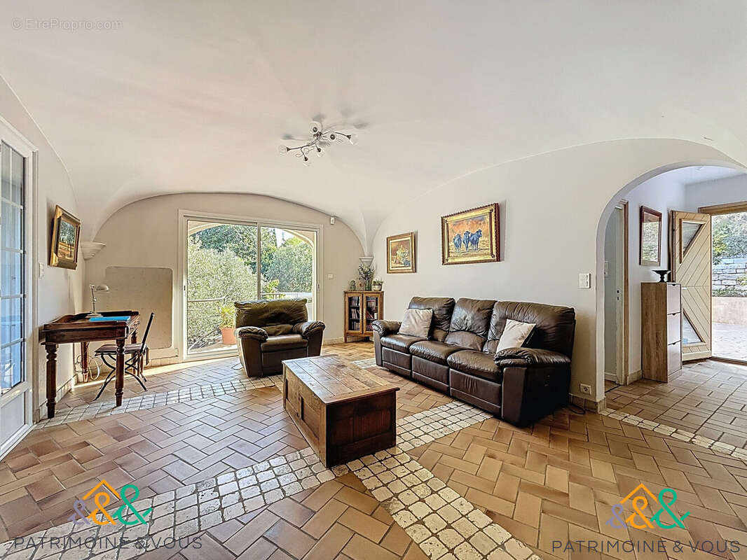 Maison 250 m² à Beaucaire  - photo 3