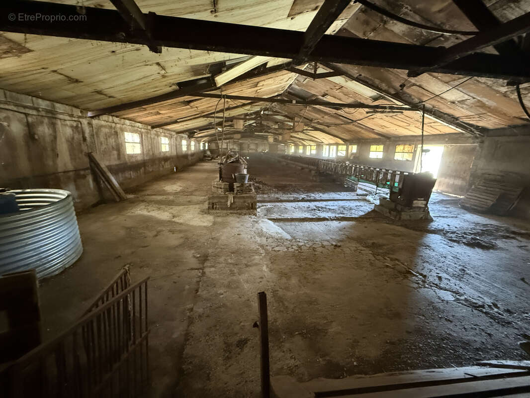 Autre à SAINT-VICTOR-ET-MELVIEU