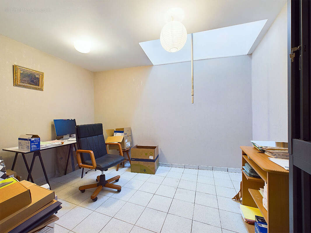 Commerce à SAINT-BARTHELEMY-DE-VALS