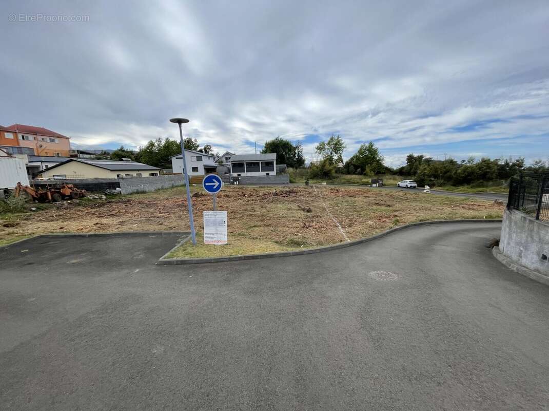 Terrain à SAINT-PIERRE