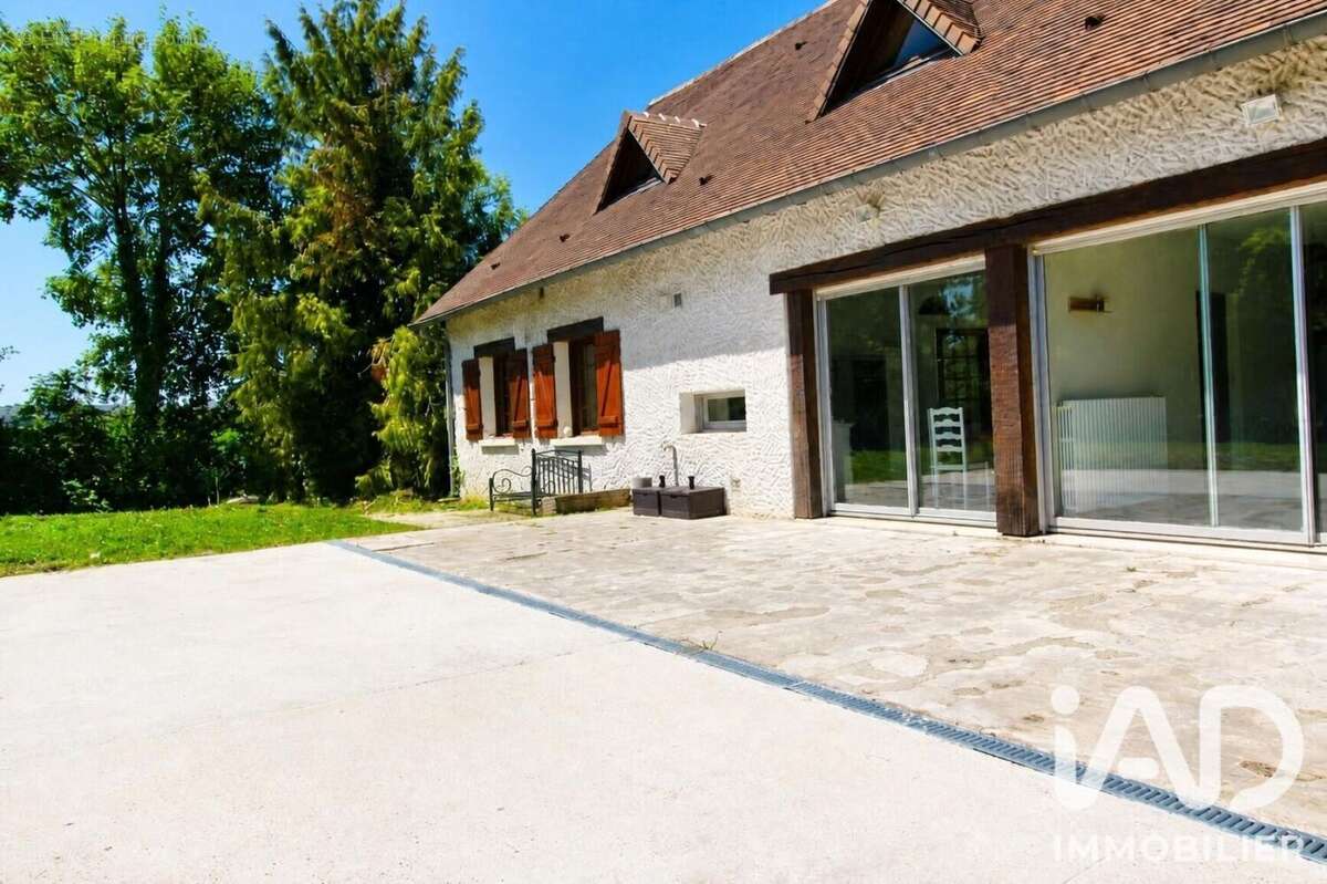 Maison 215 m² à Fere-Champenoise  - photo 2
