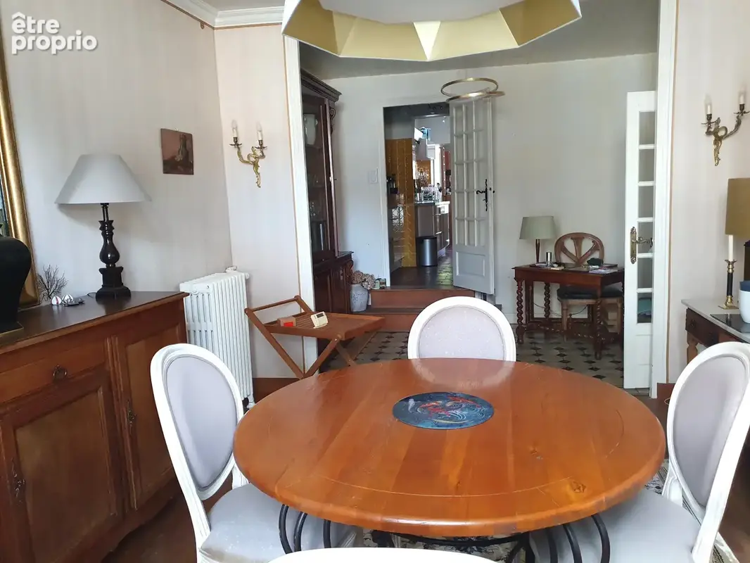 Belle maison de ville avec beaucoup de cachet et de caractère et très bien située - photo 5