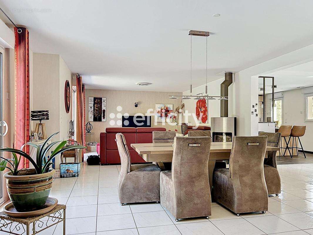 Maison à MONTRICHARD