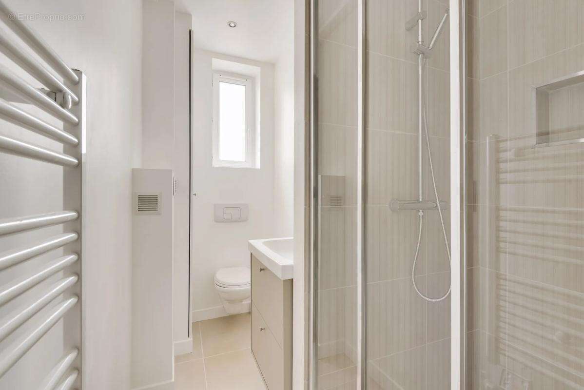 Appartement à COURBEVOIE