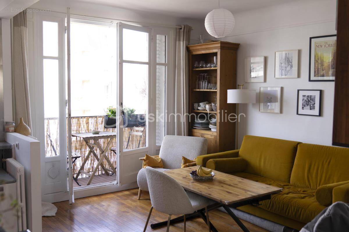Appartement à CHARENTON-LE-PONT