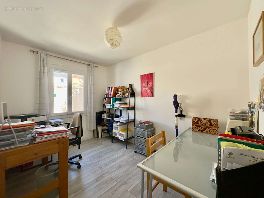 Maison familiale de 114 m² avec piscine, 4 chambres, centre-ville la crau - photo 9