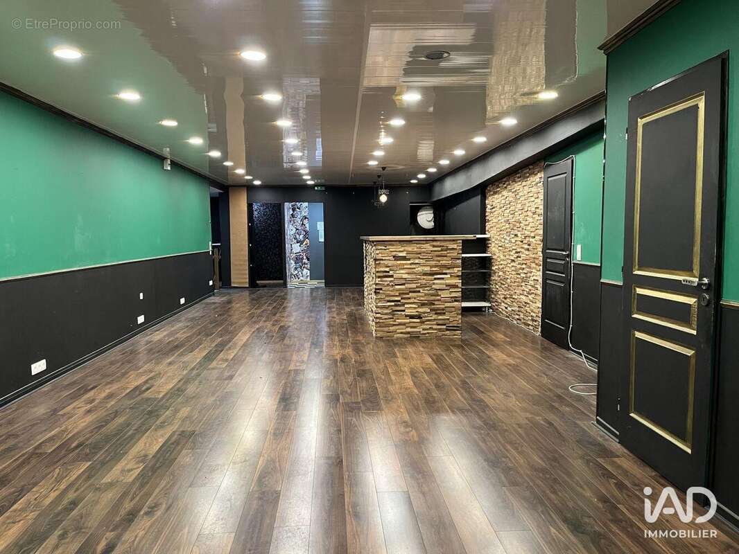 Photo 2 - Commerce à CLAYE-SOUILLY