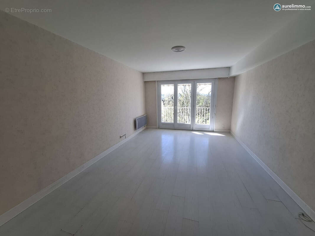 salon - Appartement à MONTLUCON