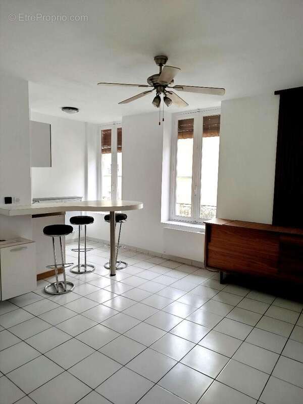   - Appartement à VILLEURBANNE