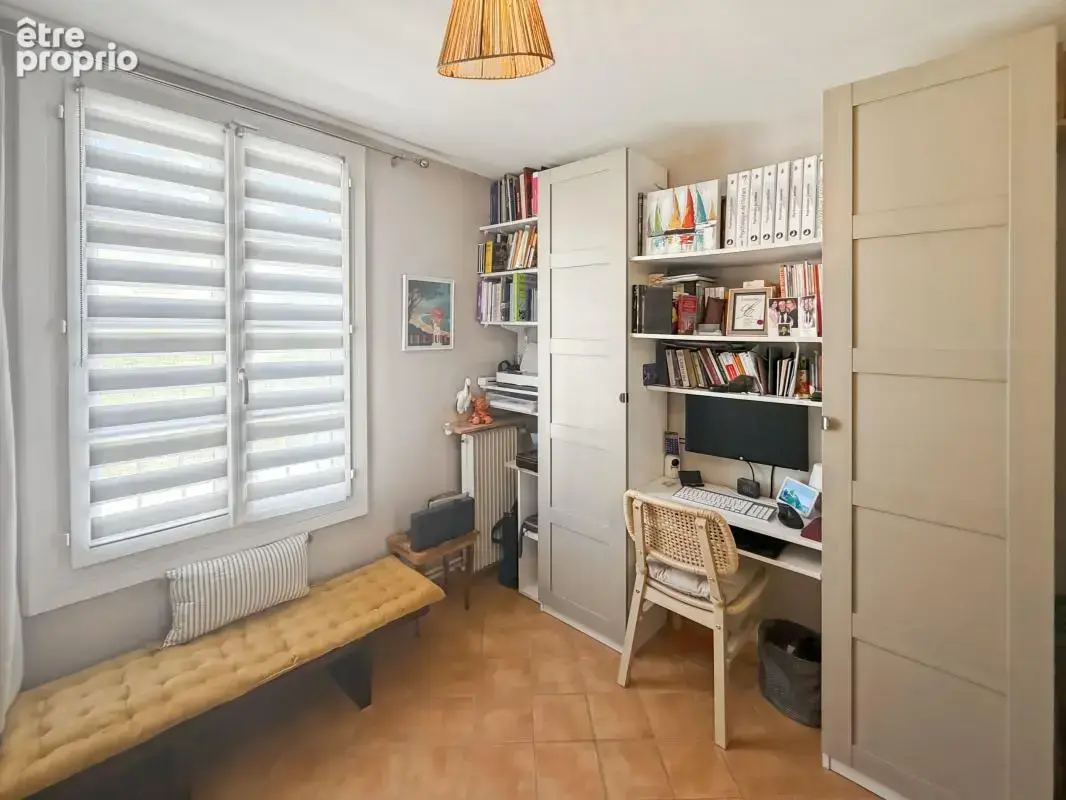 À Vendre à Uzès- Appartement T4 70m2 avec stationnement - photo 8