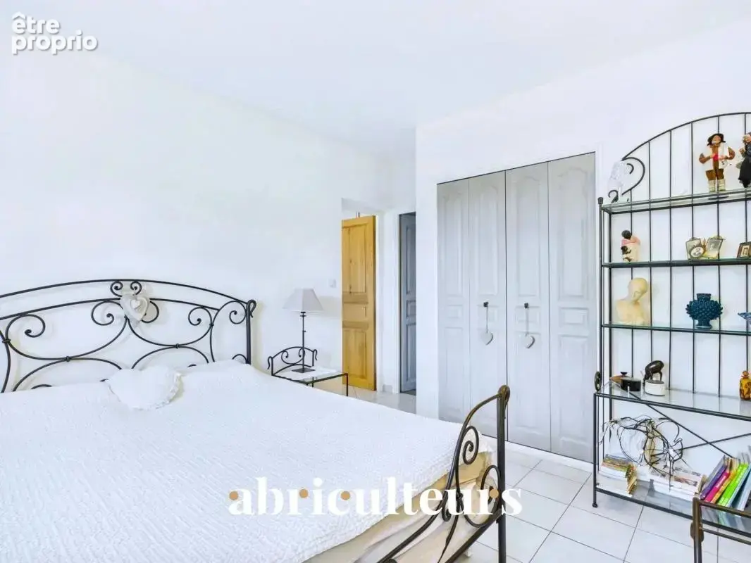 Villa rénovée de 155 m²  en vente au pied du Luberon à Cheval-Blanc (84460) - photo 17