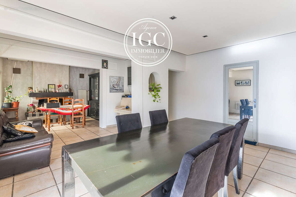 Maison à CHATEAUNEUF-LES-MARTIGUES