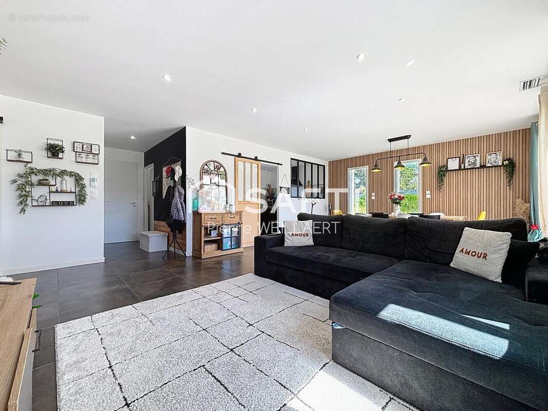 Maison 122 m² à Jaillans  - photo 2