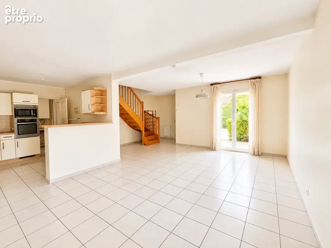 Maison familiale T5 avec jardin arboré et véranda isolée. - photo 5