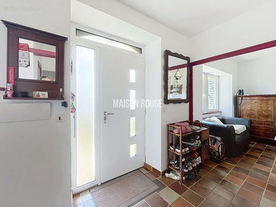 Face à la baie du Mont-Saint-Michel ? Maison familiale avec dépendance, garage et terrain de 1 700 m² - photo 9