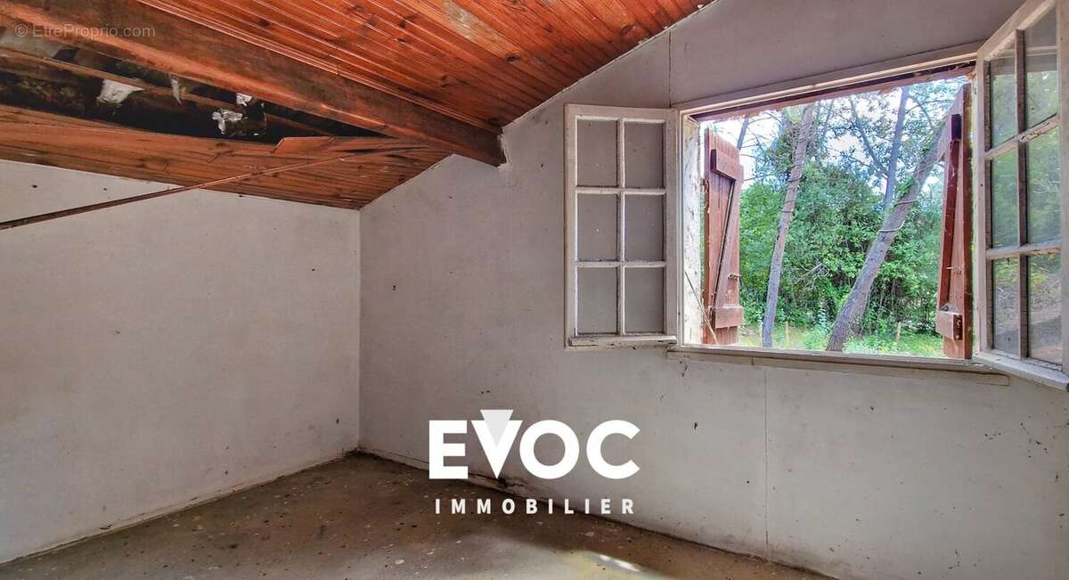 Maison à SAINT-CLEMENT-DE-RIVIERE