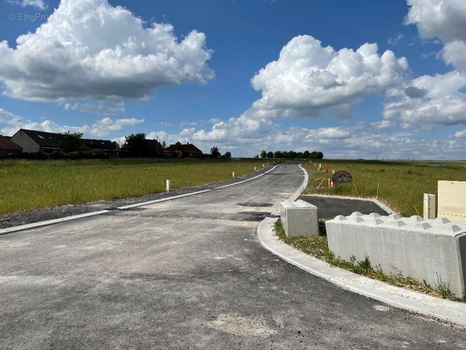 Terrain à AUBIGNY-AU-BAC