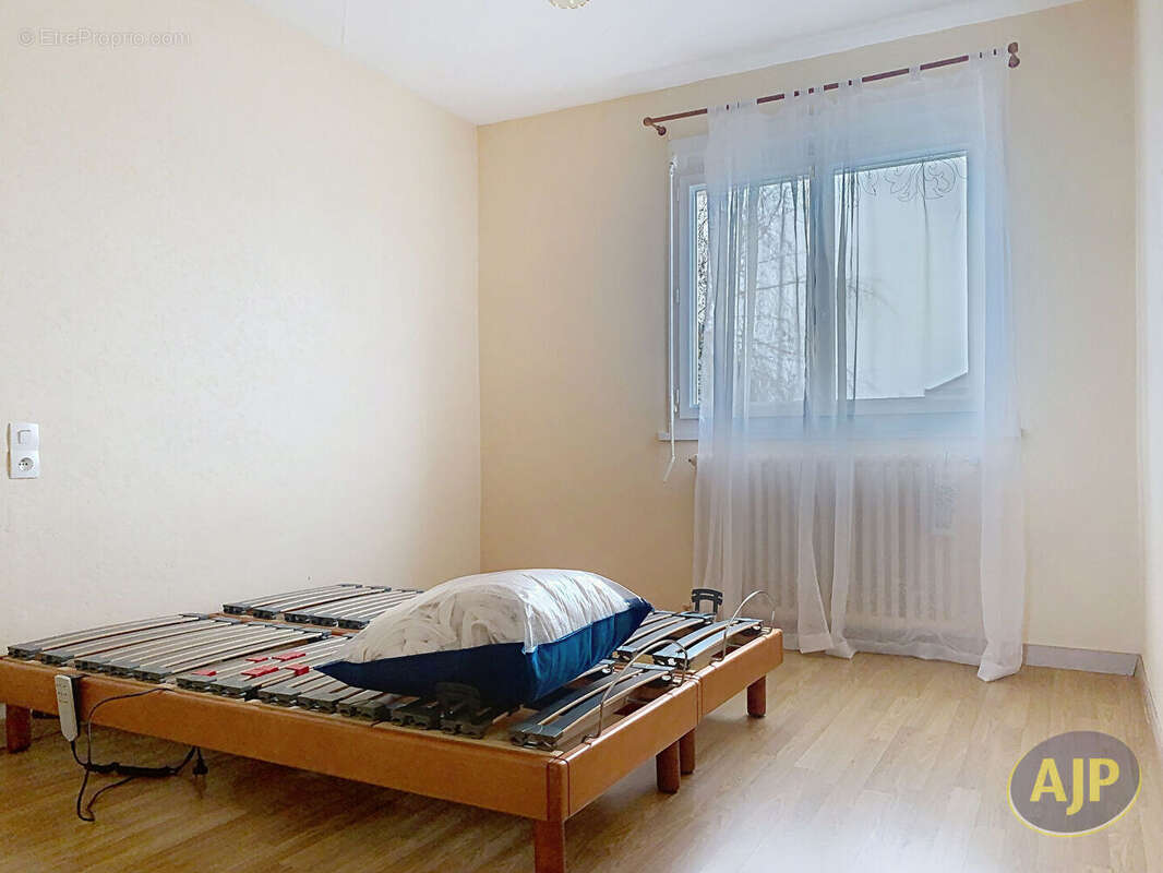 Maison à NOYANT-LA-GRAVOYERE