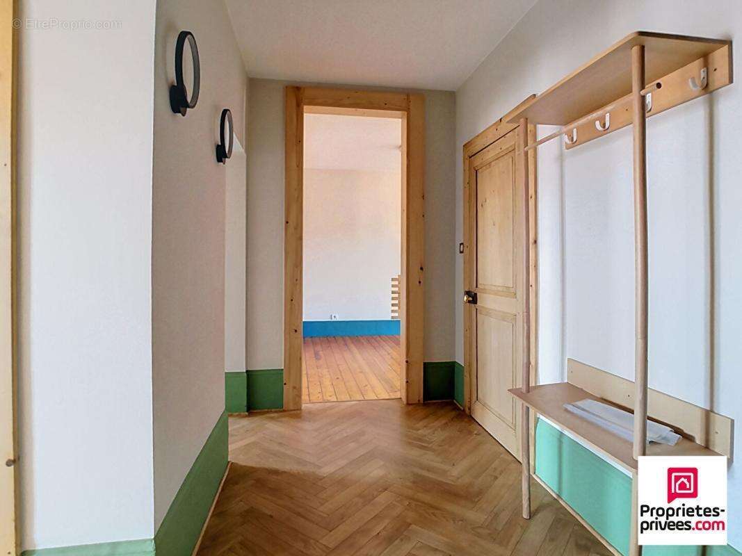 BELFORT - T3 rénové de 87 m² - Beaucoup de cachet - photo 4
