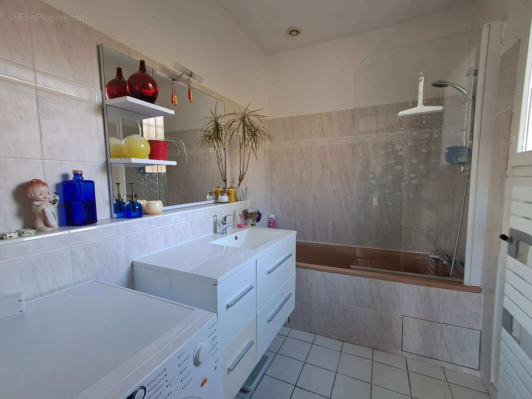 Maison à LA QUEUE-LES-YVELINES