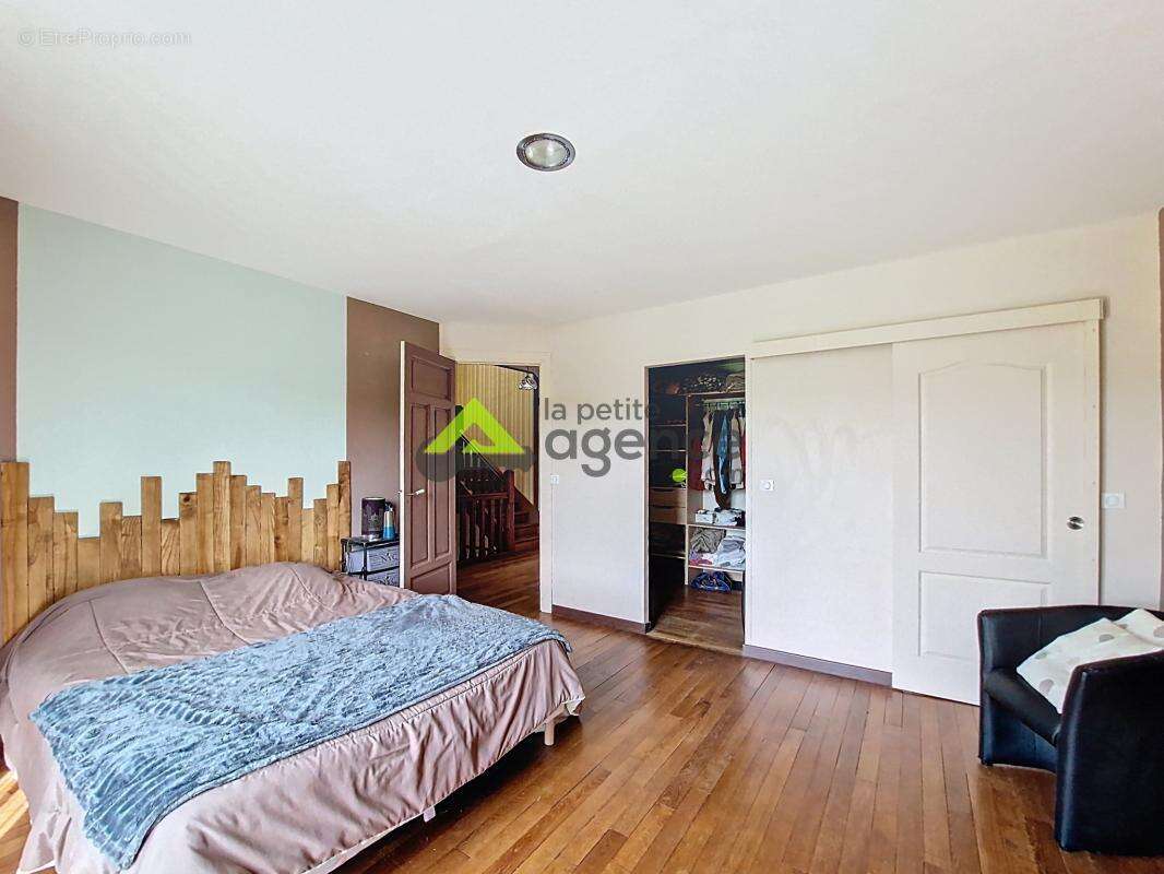 Maison à LA CELLE-DUNOISE