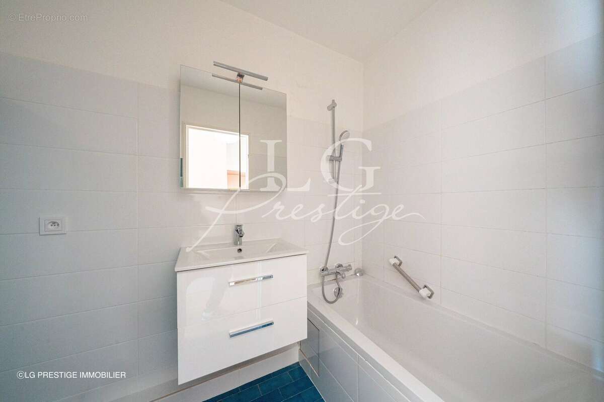 Appartement à MANDELIEU-LA-NAPOULE