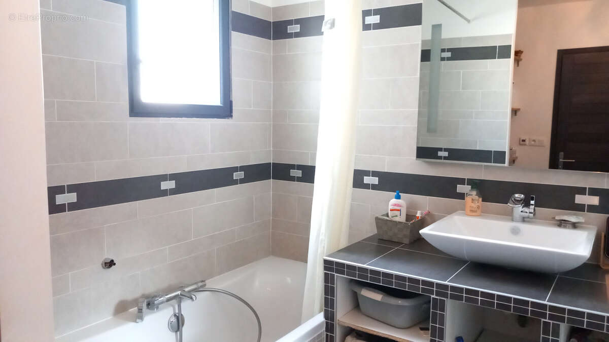 Maison à MONTELIMAR