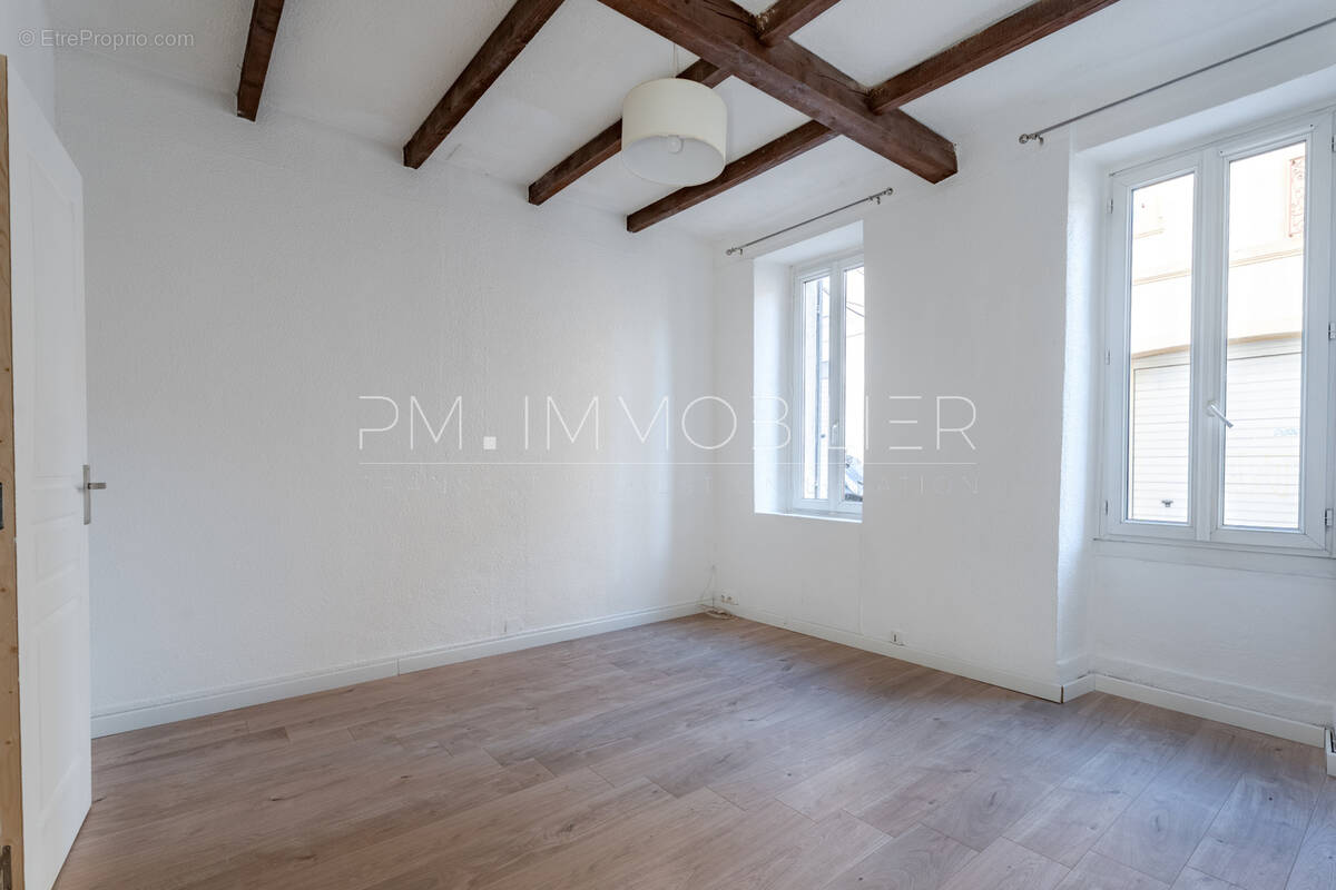 Appartement à MARSEILLE-4E