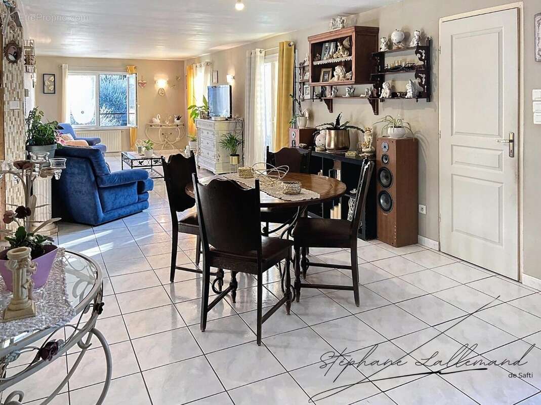 Photo 2 - Appartement à SAINT-HILAIRE-DE-BRETHMAS