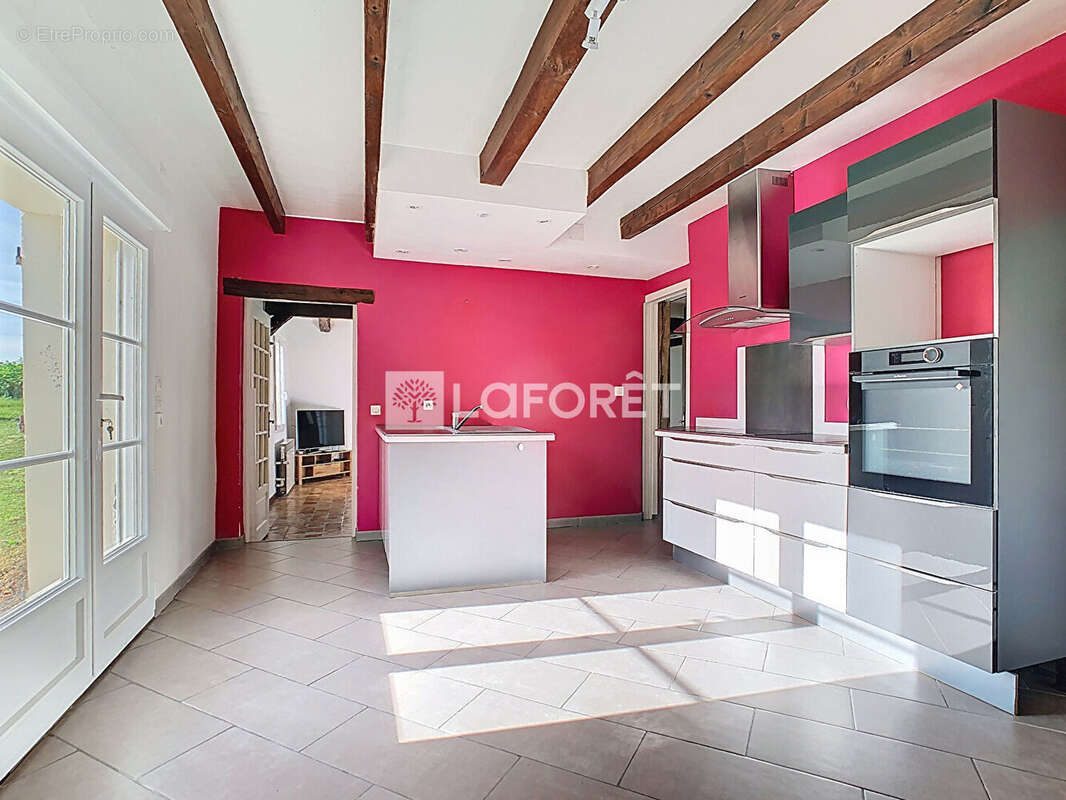 Maison à LA CROIX-EN-CHAMPAGNE