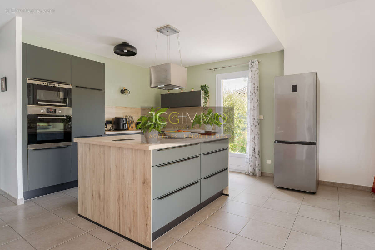 Villa de plain-pied 115m2 - 4 chambres, piscine et garage ! - photo 5
