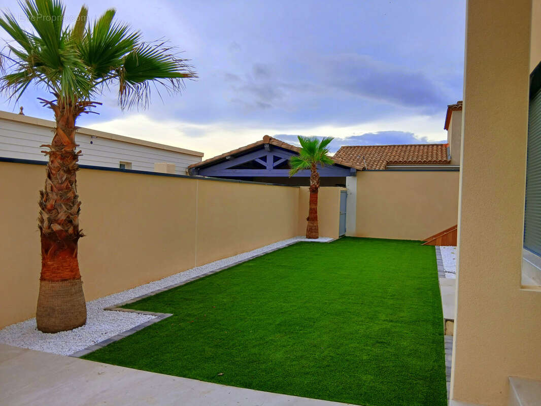 Maison à GALLARGUES-LE-MONTUEUX