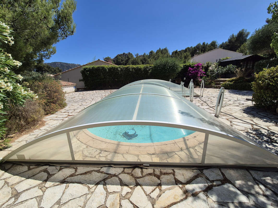 Maison à LE REVEST-LES-EAUX