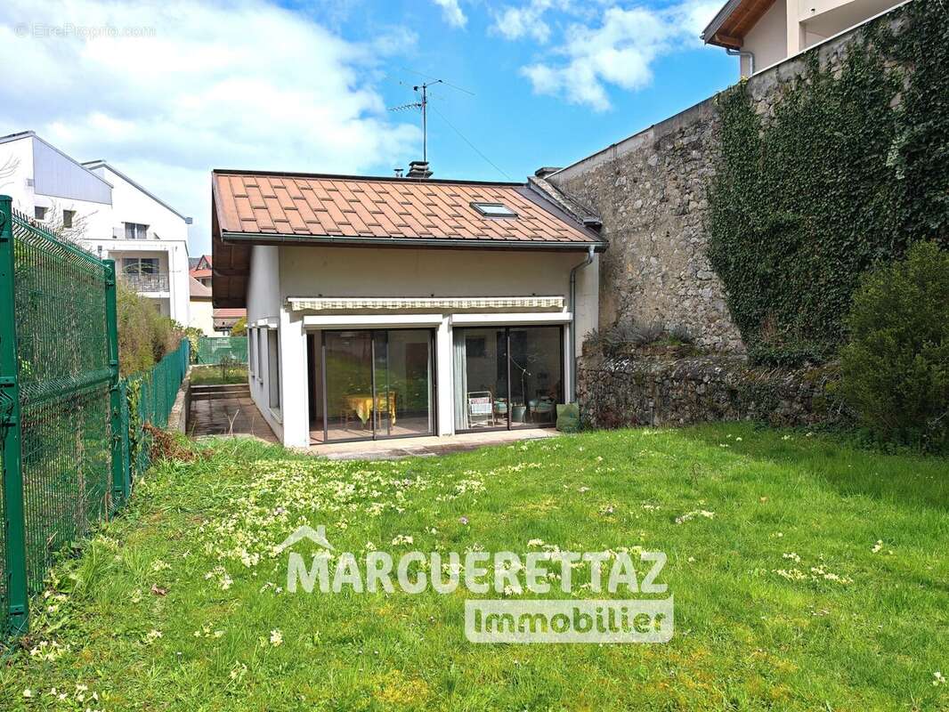 Maison à LA ROCHE-SUR-FORON