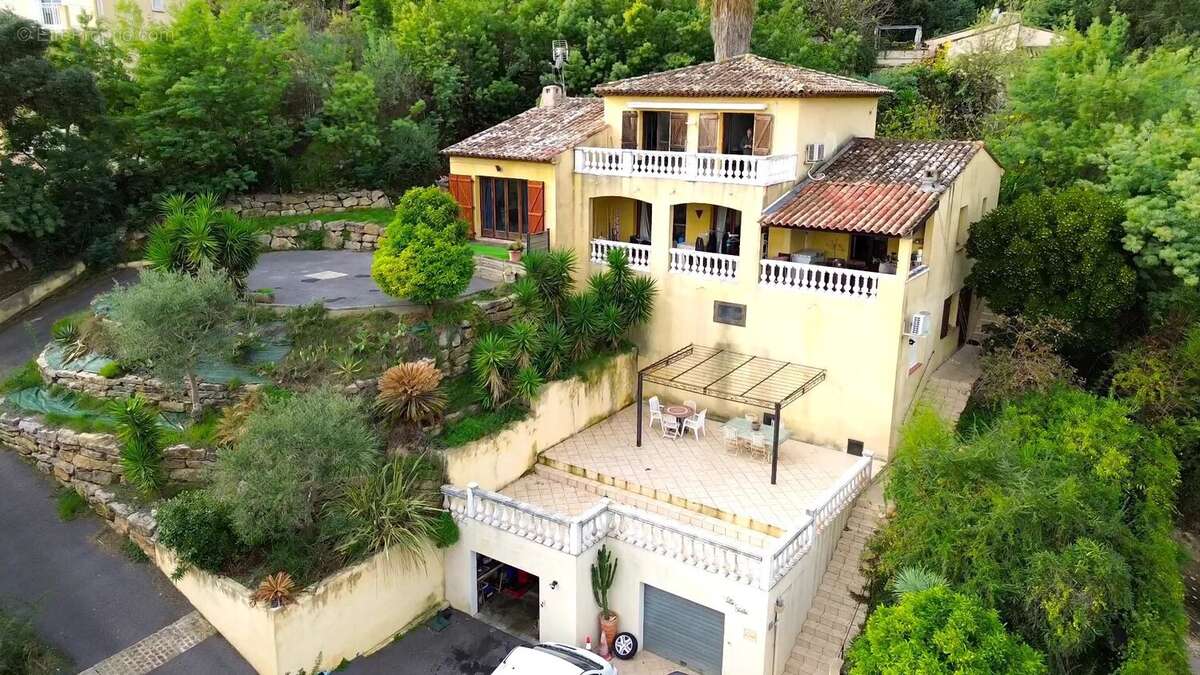 Maison à MANDELIEU-LA-NAPOULE