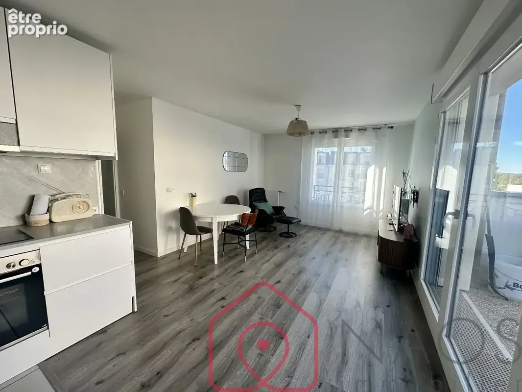 3 pièces 63 m² - Terrasse 40 m² plein sud - Tramway au pied. - photo 2