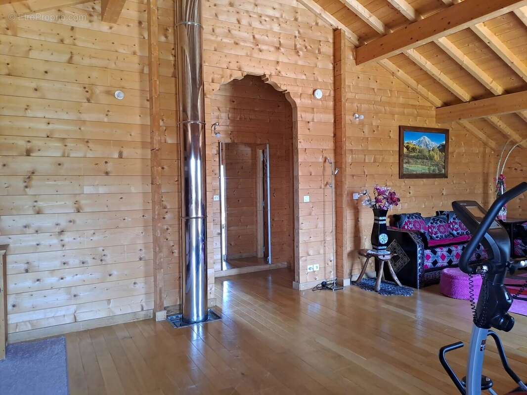 PREMANON : Chalet avec 2 logements et grand garge - photo 8
