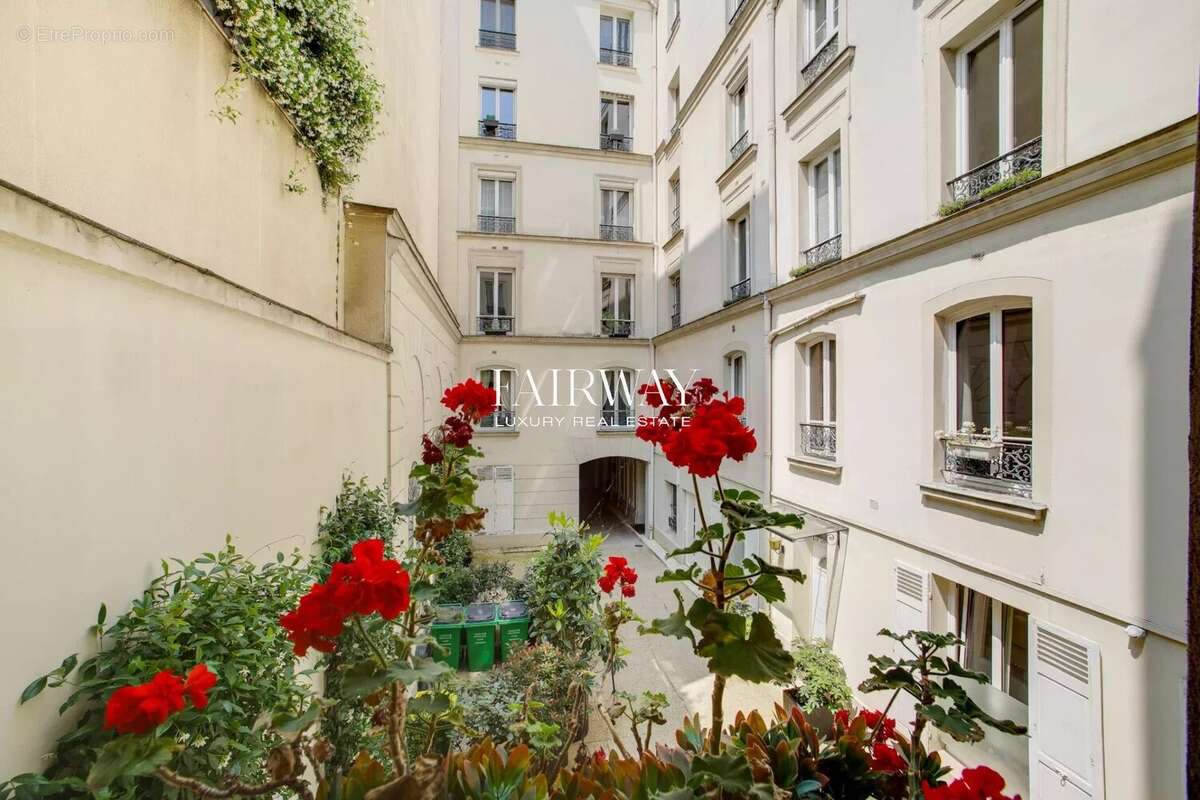 Appartement à PARIS-16E