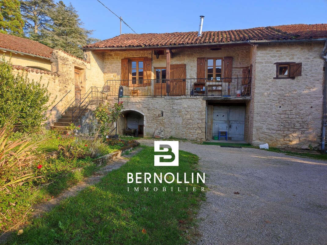 Maison à COURMANGOUX