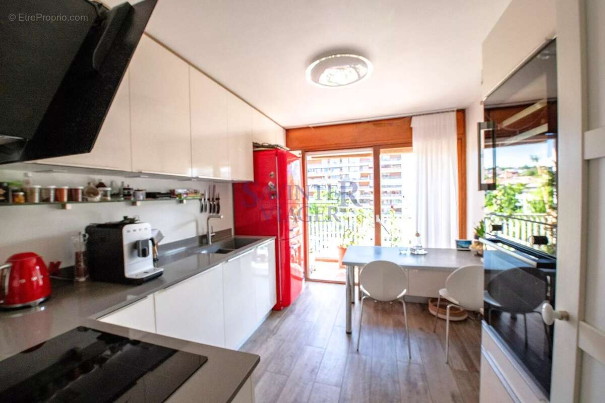 Lumineux appartement T4, rénové, grands balcons, vue montagne. Libre de suite. - photo 5